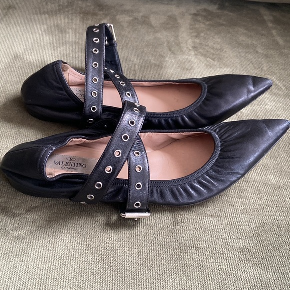 Valentino Garavani Love Latch Studded Ankle-Wrap Flat in Nero Women's Size 7.5 - Picture 8 of 15